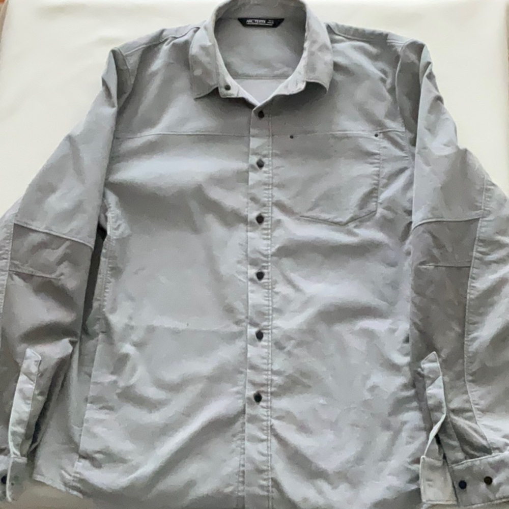 Grey Arc’teryx Textured Button Down Mens Size L